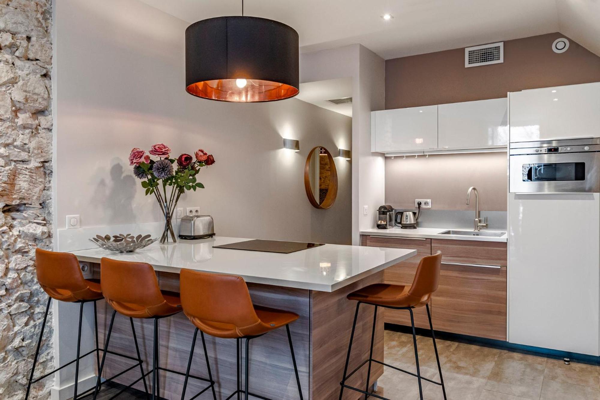 Luxury Family 2Br - Prime Location, Walk To Beach & Shopping, Sunny Balcony - Totolulu Cannes Hoche Eksteriør bilde