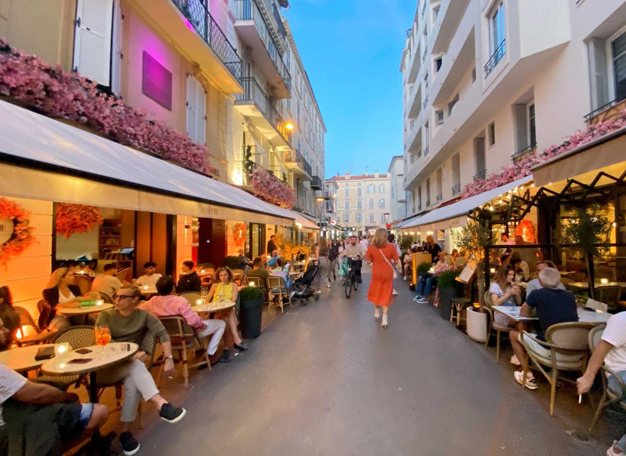 Luxury Family 2Br - Prime Location, Walk To Beach & Shopping, Sunny Balcony - Totolulu Cannes Hoche Eksteriør bilde