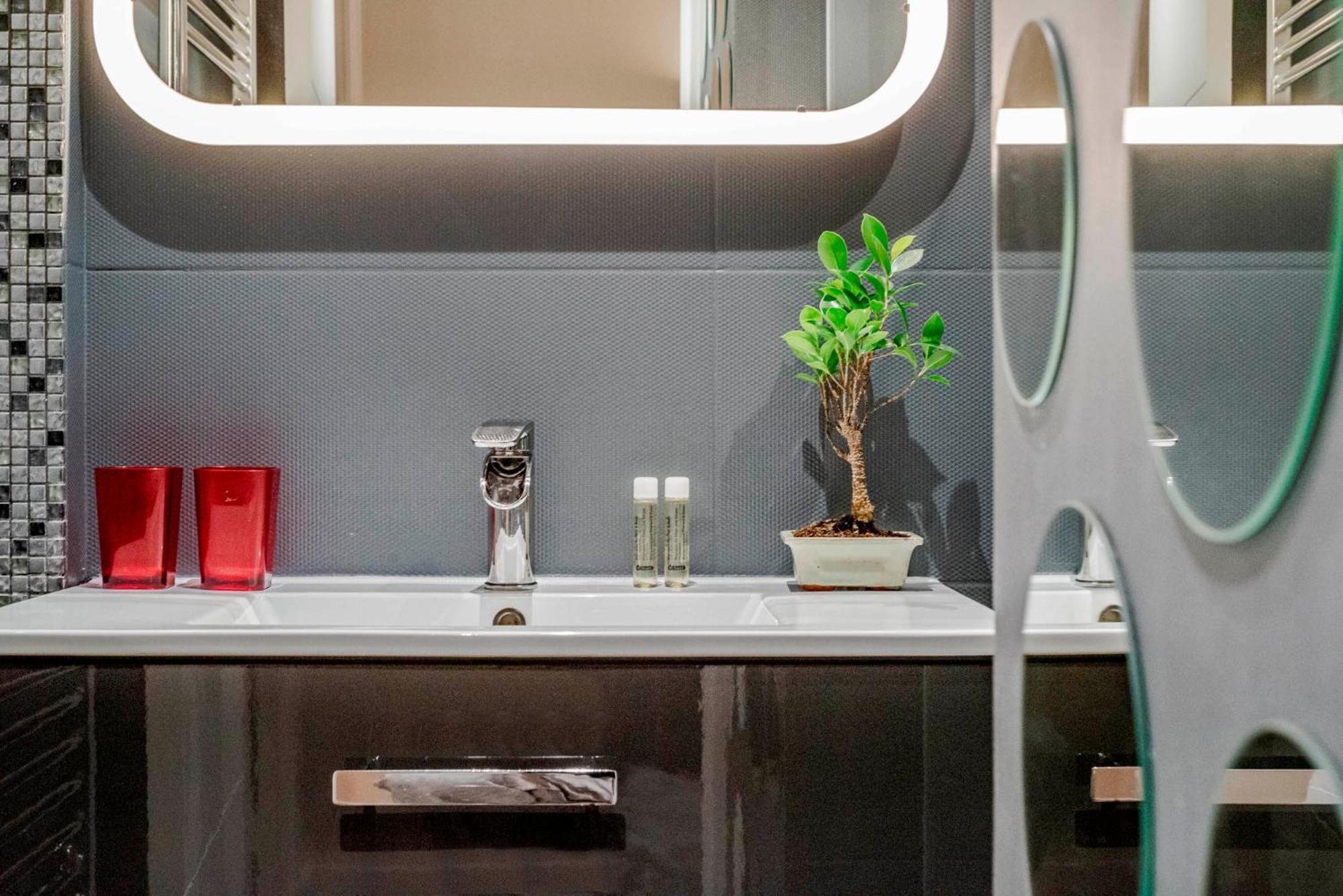 Luxury Family 2Br - Prime Location, Walk To Beach & Shopping, Sunny Balcony - Totolulu Cannes Hoche Eksteriør bilde